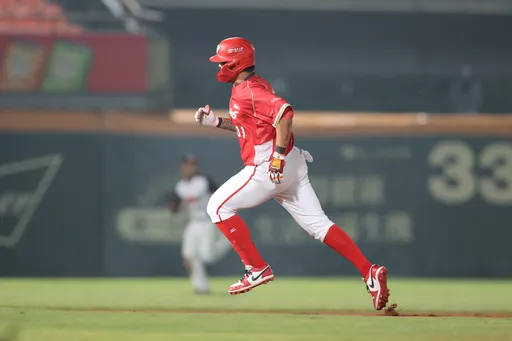 42歲還能跑出三壘安打!林智勝創中職史上最老紀錄