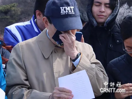 唱歌唱到情緒潰堤 馬英九哭倒萬里長城