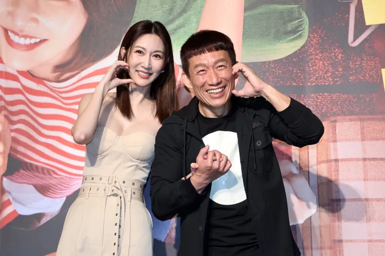 郭子乾（右）對於戲裡能有這麼年輕的老婆曾莞婷感到愉悅。莊宗達攝