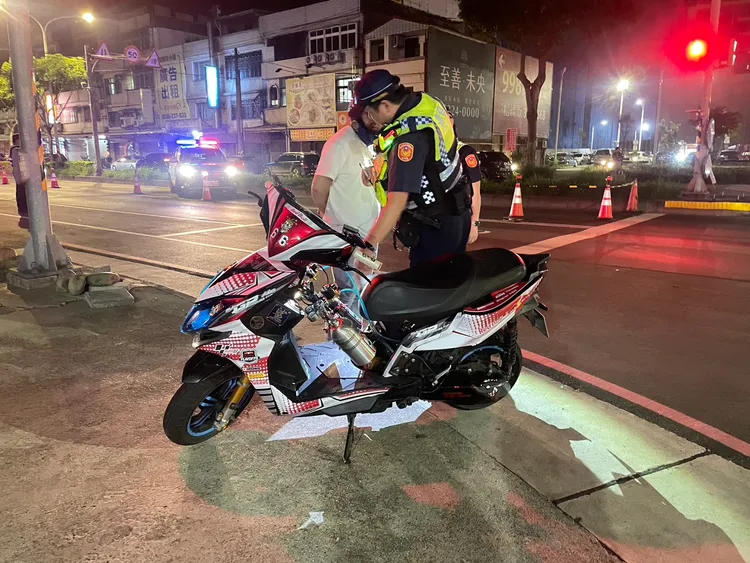 林姓男子騎乘改裝車三度被警方攔檢噪音超標。蘆竹警分局提供
