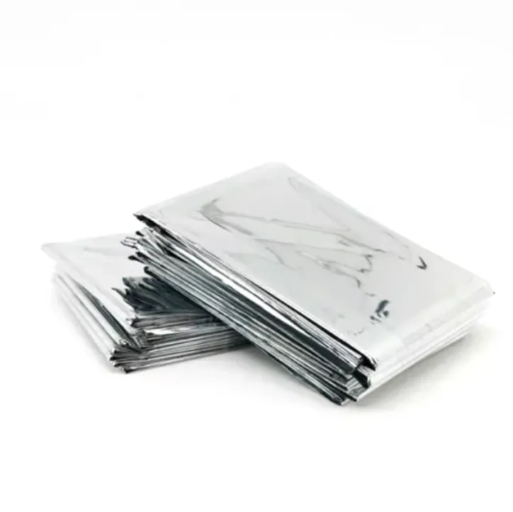 多功能急救保溫毯原價100元，特價29元。業者提供