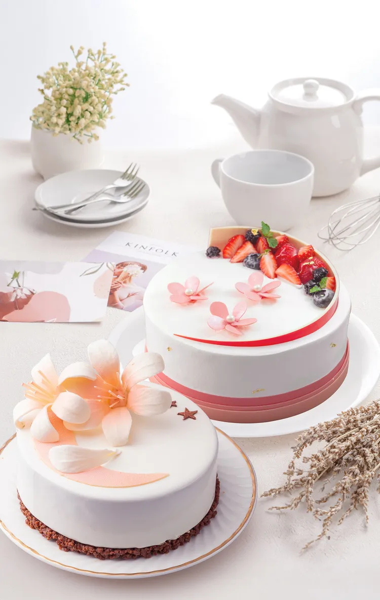 漢來美食以「女王花境Queen’s Garden」為設計主軸，推出「百韻」與「葚情」2款內外兼備的母親節蛋糕。業者提供