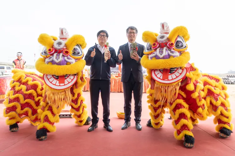 鴻華先進橋頭新廠動土儀式啟動，首座AI工廠落地高雄。鴻華提供。
