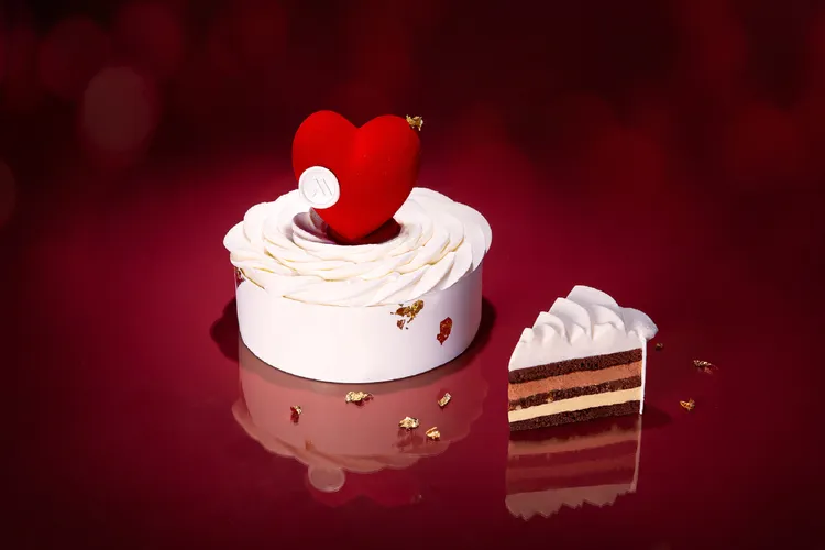 台北萬豪酒店母親節限定「紅心伯爵」伯爵吉瓦那柚子柳橙蛋糕，售價1280元。業者提供