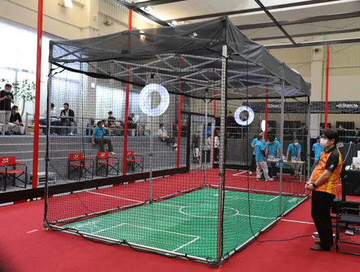 電玩宅變身「足球高手」 率領所屬高中挑戰全國大賽