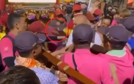 「男抱嬰擋轎」控鎮瀾宮副董毆打　鄭銘坤：為保護女嬰要告去告