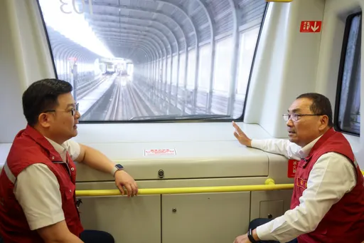 捷運環狀線「中和至大坪林站」恢復營運 侯友宜親自試乘掛保證