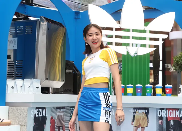 9m88自稱今日造型是辣妹穿搭。攝影中心攝