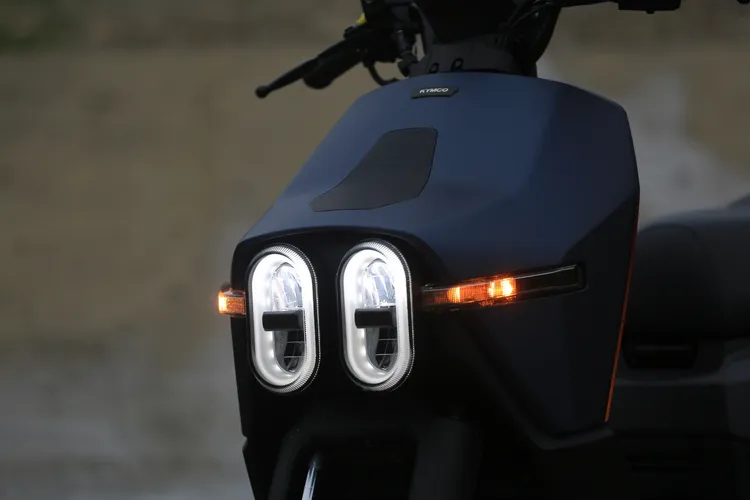 雙直立橢圓LED頭燈為大樂Dollar車頭帶來極高的辨識度。林浩昇攝