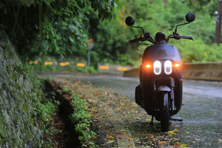 大樂Dollar 150 ABS暢行無壓、且面面俱到的動力操控特質，讓人興起了想與它長途旅行為伴的念頭。林浩昇攝