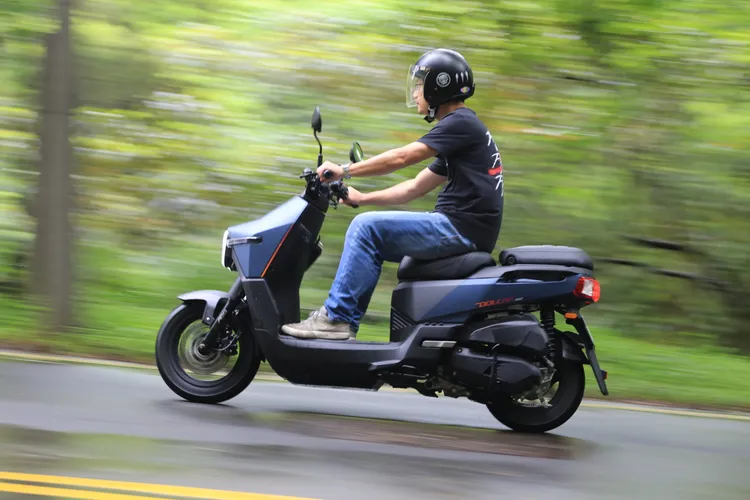 大樂Dollar 150 ABS飽滿充沛的中低速扭力，以及線性帶點激情的加速反應，實際上路後令人感到驚豔。林浩昇攝