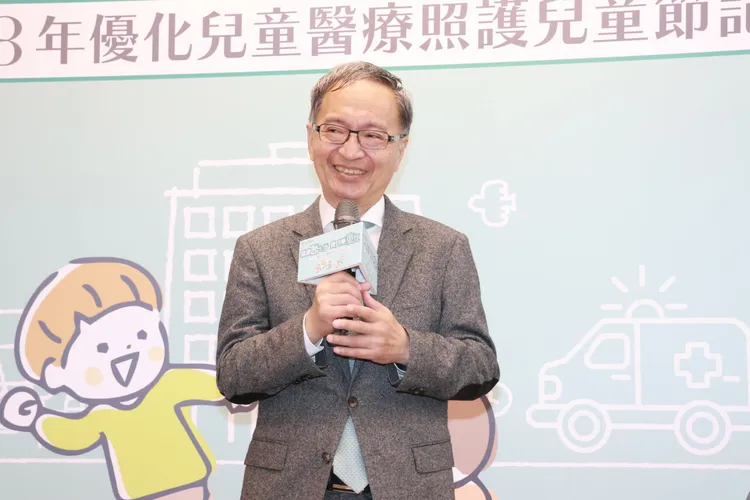 衛福部長薛瑞元在記者會簡介優化兒童醫療照護計畫。莊宗達攝