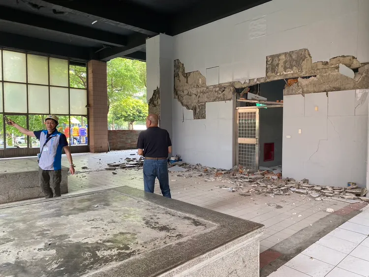 土木技師等單位到場勘查。桃園市府提供