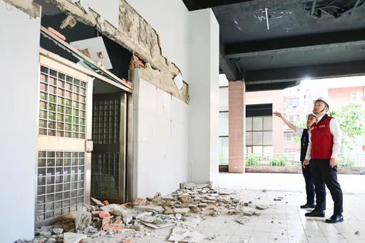 不堪強震！桃園社區大樓牆壁受損　主結構無礙！住戶晚間陸續返家