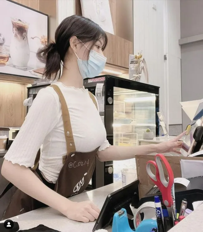 青青副業經營咖啡廳。翻攝《c.0214》的IG