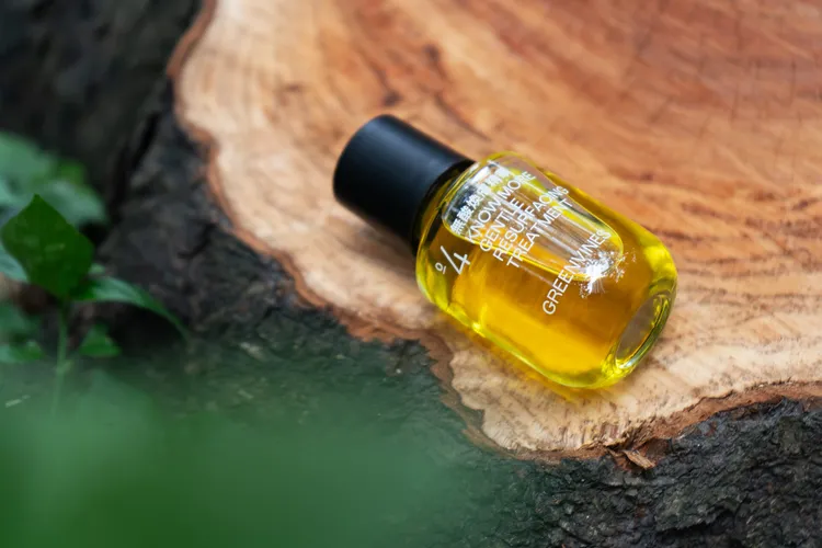 綠藤生機無酸煥膚精華，30ml／1480元。品牌提供