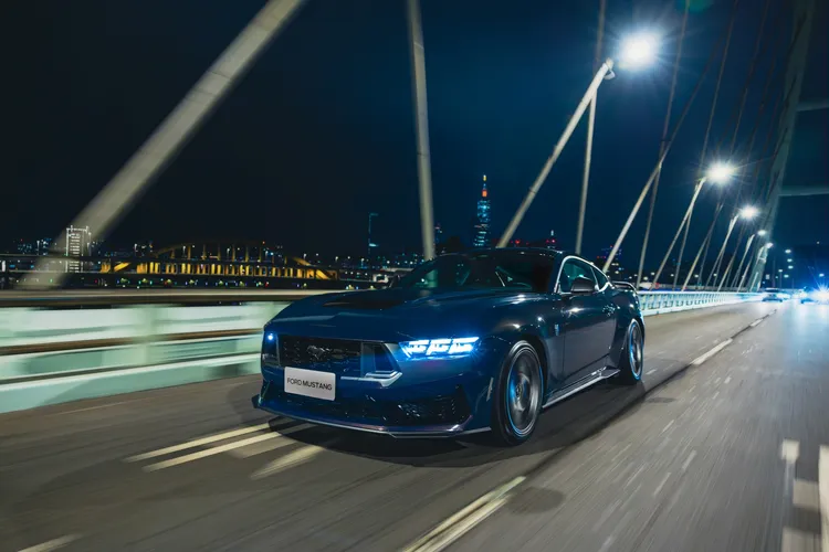 在台初次現蹤的Ford Mustang Dark Horse Premium，不僅是Ford原廠技術團隊繼2001年Bullitt之後，全新戮力打造的性能逸品，更是該車系首度在台導入的頂尖性能車型。業者提供