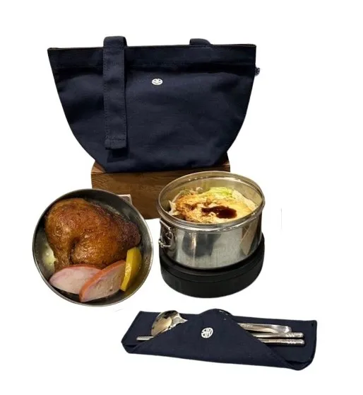 台鐵說明，4月19日1日店長活動限量販售50組的鋼盒便當，每組售價699元。台鐵提供