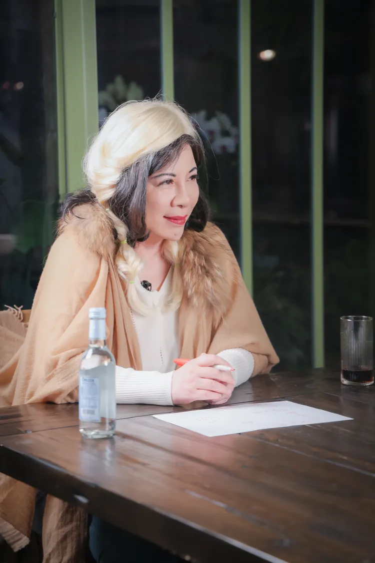 陳文茜配合占星單元做夢幻感造型。Yahoo TV《茜問》提供