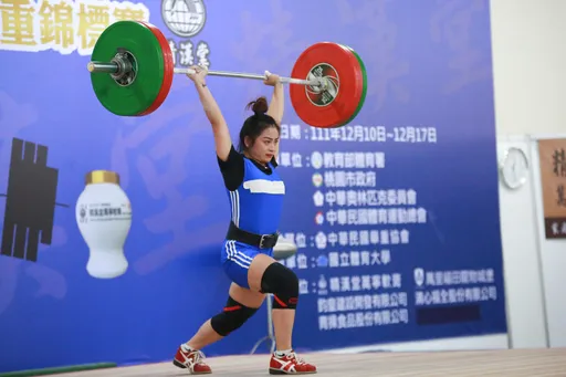 曾負傷萌退意!方莞靈挺舉108公斤「總和破全國」 有望搶下巴黎奧運門票