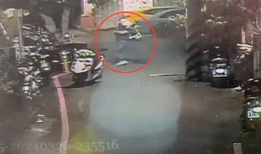 淡水男攜「歹咪啊」露餡拒捕　逃跑失風遭熊抱壓制畫面曝光