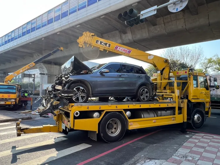 有業者估9車維修費恐破百萬元。讀者提供