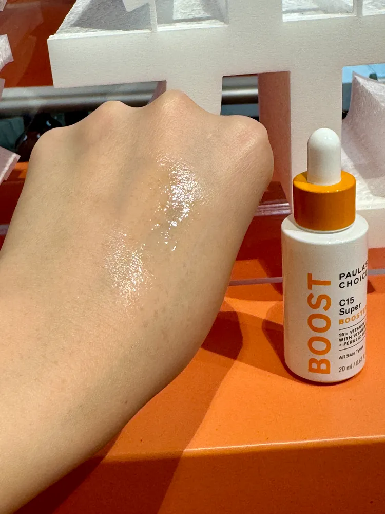 寶拉珍選升級版C15縮時亮白抗氧精萃質地。張家玲攝