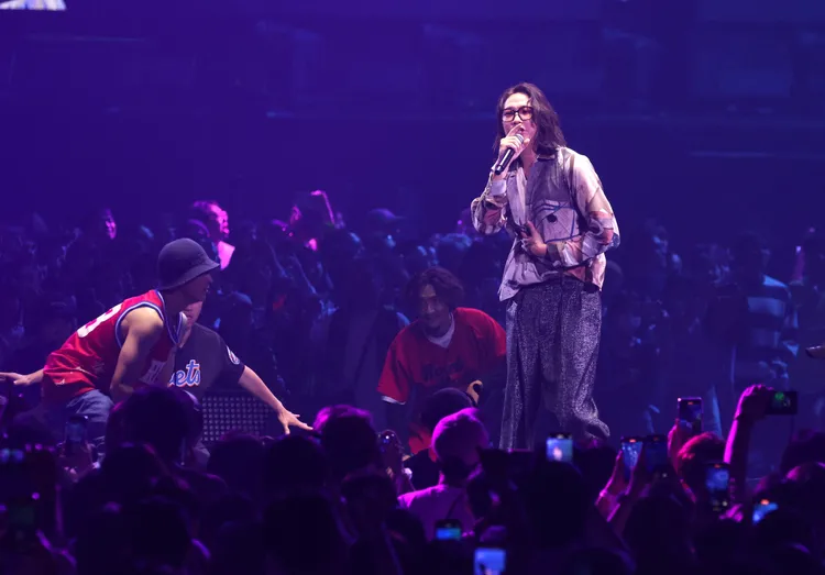 方Q獻唱。彭欣偉攝