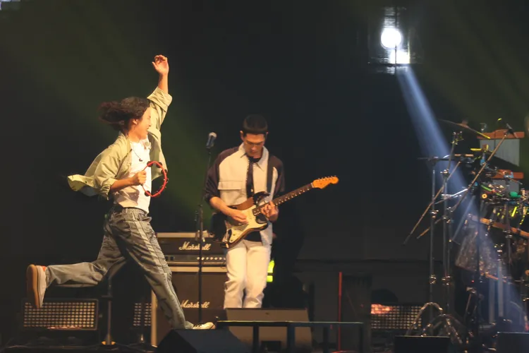 吉他手阿奎（右）。彭欣偉攝