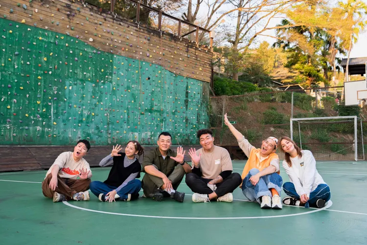 張立東（左起）、吳映潔、姚元浩、郭泓志、浩子、莎莎等完成任務。好看娛樂提供