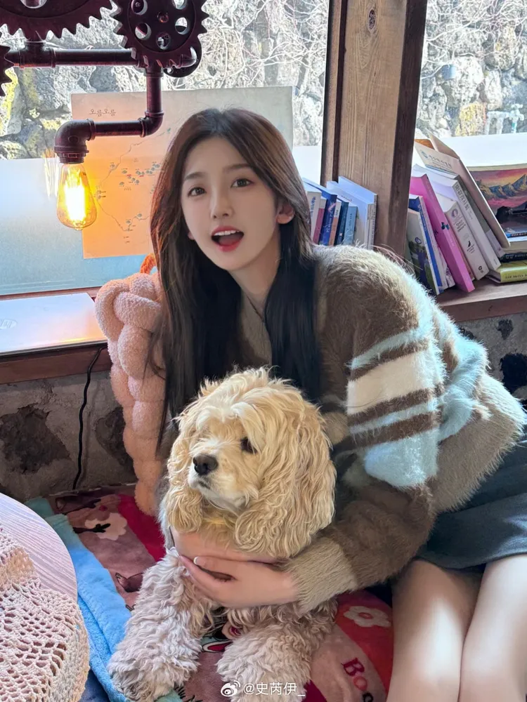 史芮伊小林更新11歲，曾參加《創造營2020》。翻攝史芮伊微博