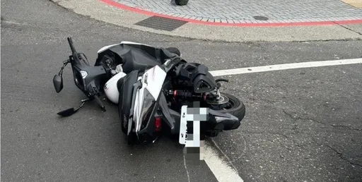 騎士禮讓救護車卻遭追撞摔飛 警方:沒讓罰3600再吊銷駕照