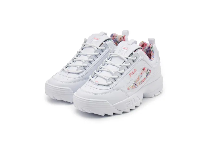 母親節限定鞋款「FILA DISRUPTOR II-FLOWER」，2880元。品牌提供