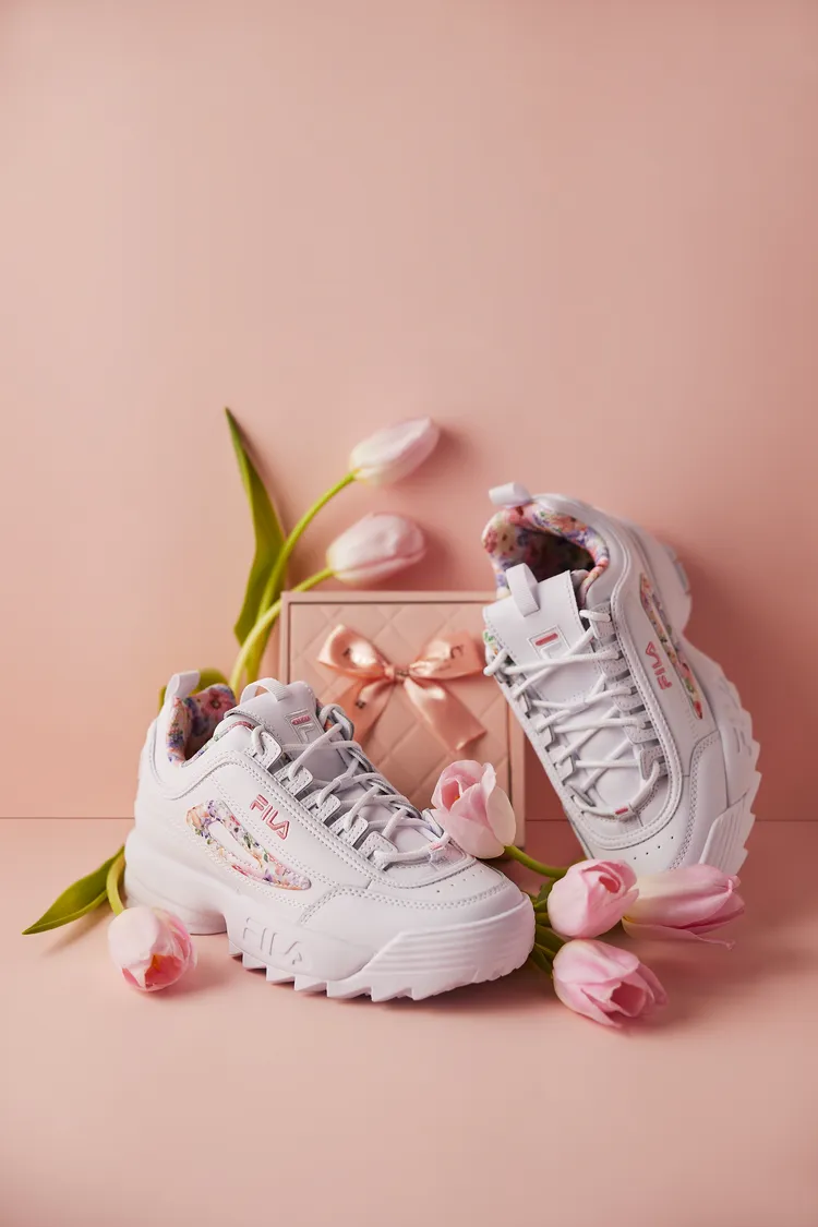 「FILA DISRUPTOR II-FLOWER」以韓國國花木槿花為靈感。品牌提供