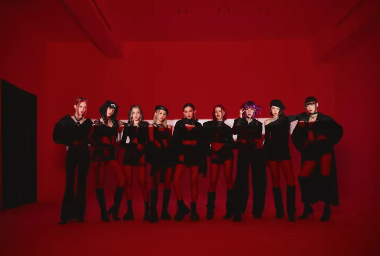 席子淇（左起）、佟凱玲、林詩雅、連穎、利善榛、裴頡、C.Holly、香蘭、巴倫月期待跟粉絲見面。星鏈艾歐亞提供