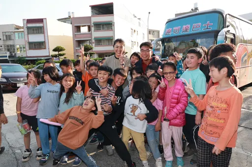 地震受困5天!花蓮西寶國小59師生脫困 「環半島」終於回家