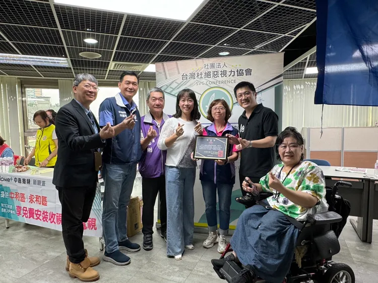 中嘉寬頻多年來與大大小小的社會團體攜手關懷弱勢，推出低收入戶免費收視方案，給現場符合資格的民眾申辦，一同為社會增添更多正能量。業者提供