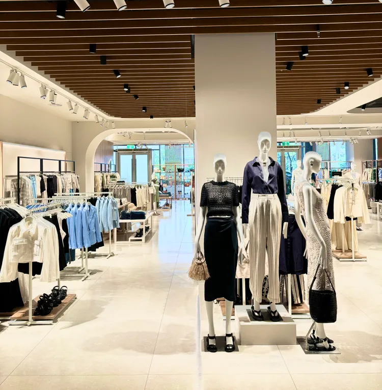 MANGO地中海風情品牌形象店佔地約120坪。品牌提供