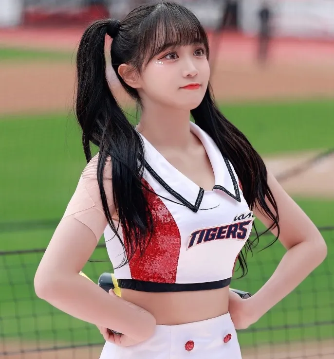 邊荷律過去是韓國職棒起亞虎啦啦隊隊長。翻攝自邊荷律IG