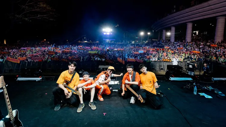 芒果醬夯歌引發現場大合唱。三立提供