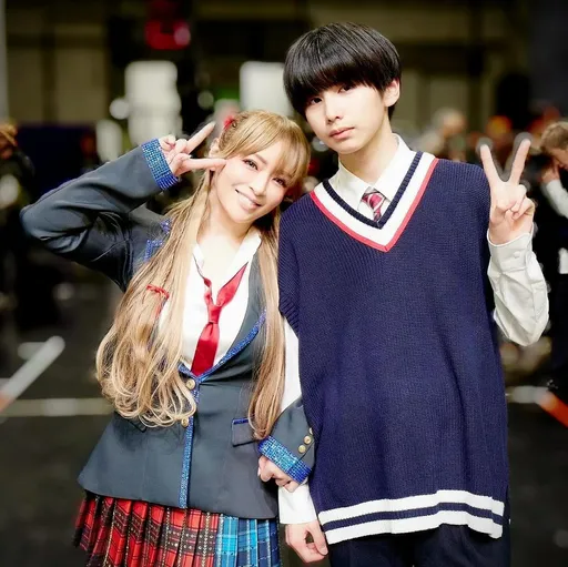 制服裙+泡泡襪 45歲濱崎步回春高中妹