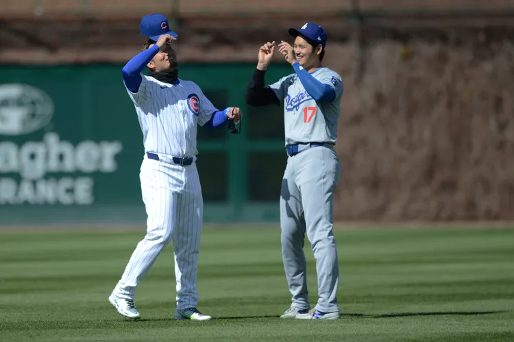 大谷翔平和小熊日本球員今永昇太閒話家常。  美聯社