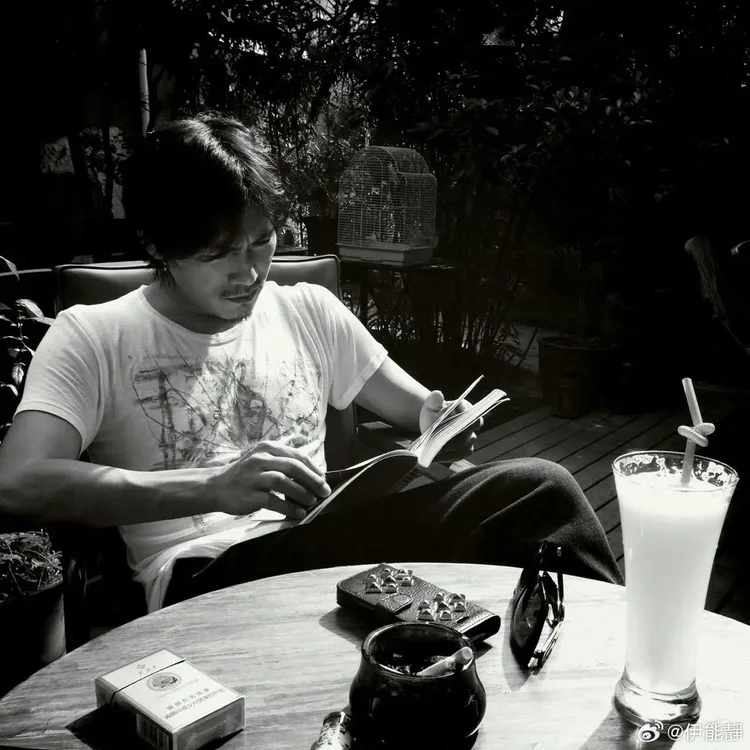 秦昊今年46歲以演員為主業。翻攝伊能靜微博