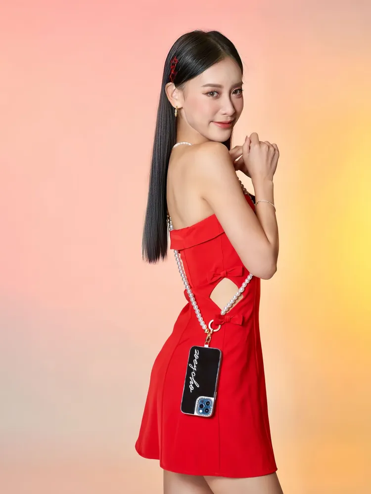 快來鎖定卓穎的直播，一起唱歌聊天吧！