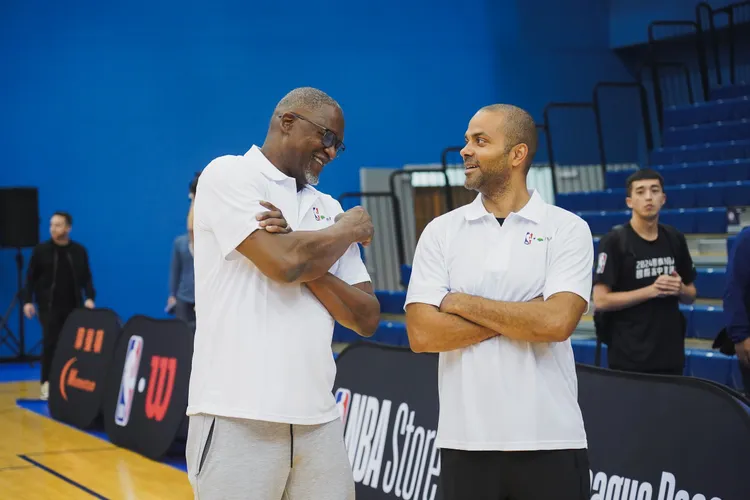 威金斯(左)和帕克(右)兩大NBA球星來台。  國泰金控提供