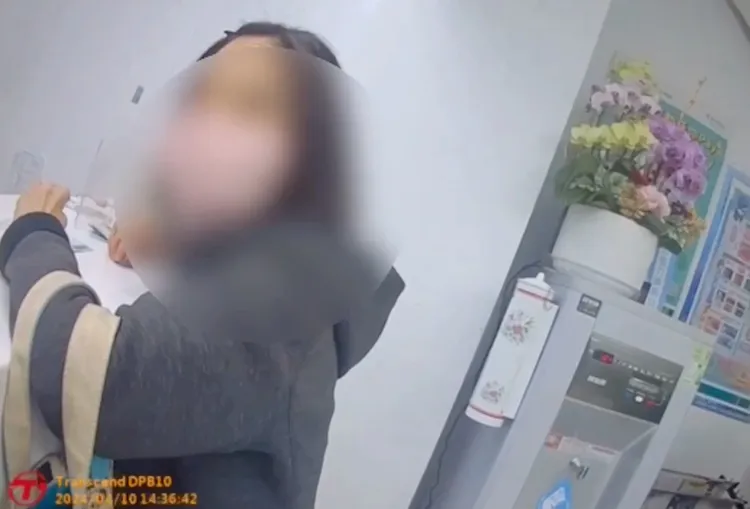 現場民眾搖頭表示不會相信。翻攝畫面