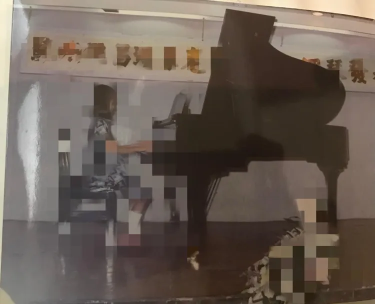 被害人IG發文自曝10歲學鋼琴遇到人渣鋼琴家，上課過程中遭到摸腿襲胸，更驚爆這個老師還在國小任教。翻攝自女網友IG