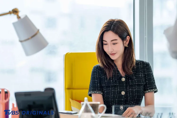 曾莞婷認為秘書是老闆與員工之間的潤滑劑。TVBS提供
