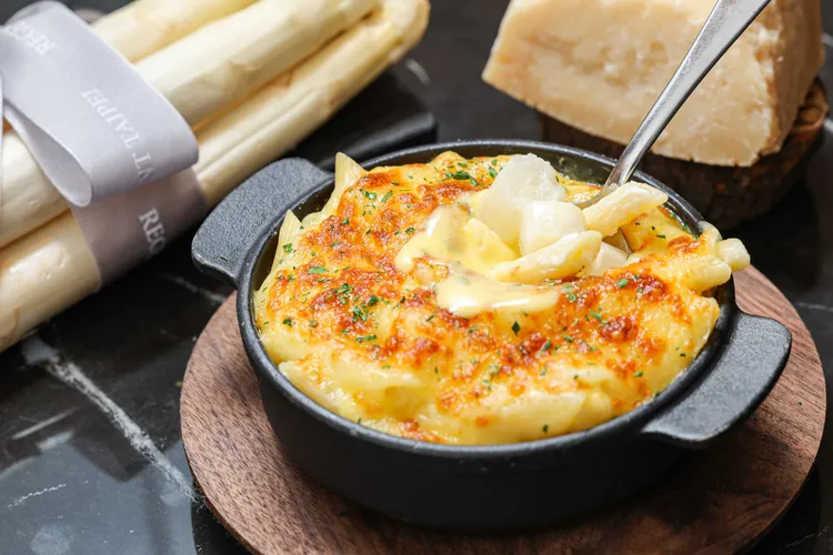 法國白蘆筍宴中的「奶油起司通心粉．白蘆筍」。業者提供