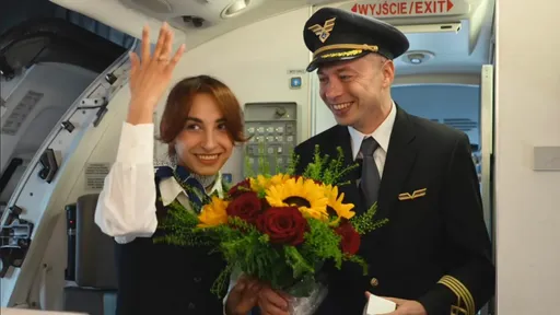 帅机长广播浪漫高空求婚 空姐兴奋喊「我愿意!」